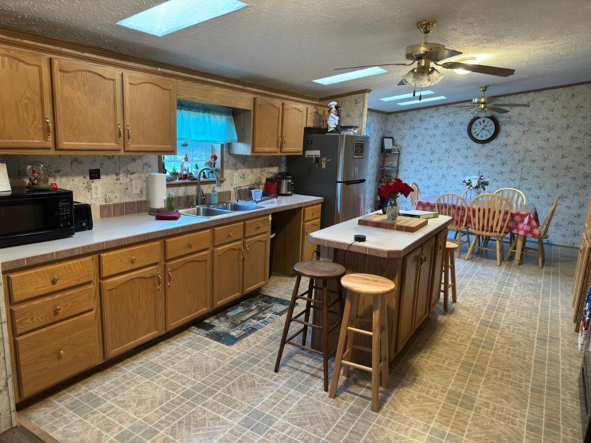 Spacious Cozy Getaway ! King Bed, Game Room, Out Door Patio Cairo Bagian luar foto