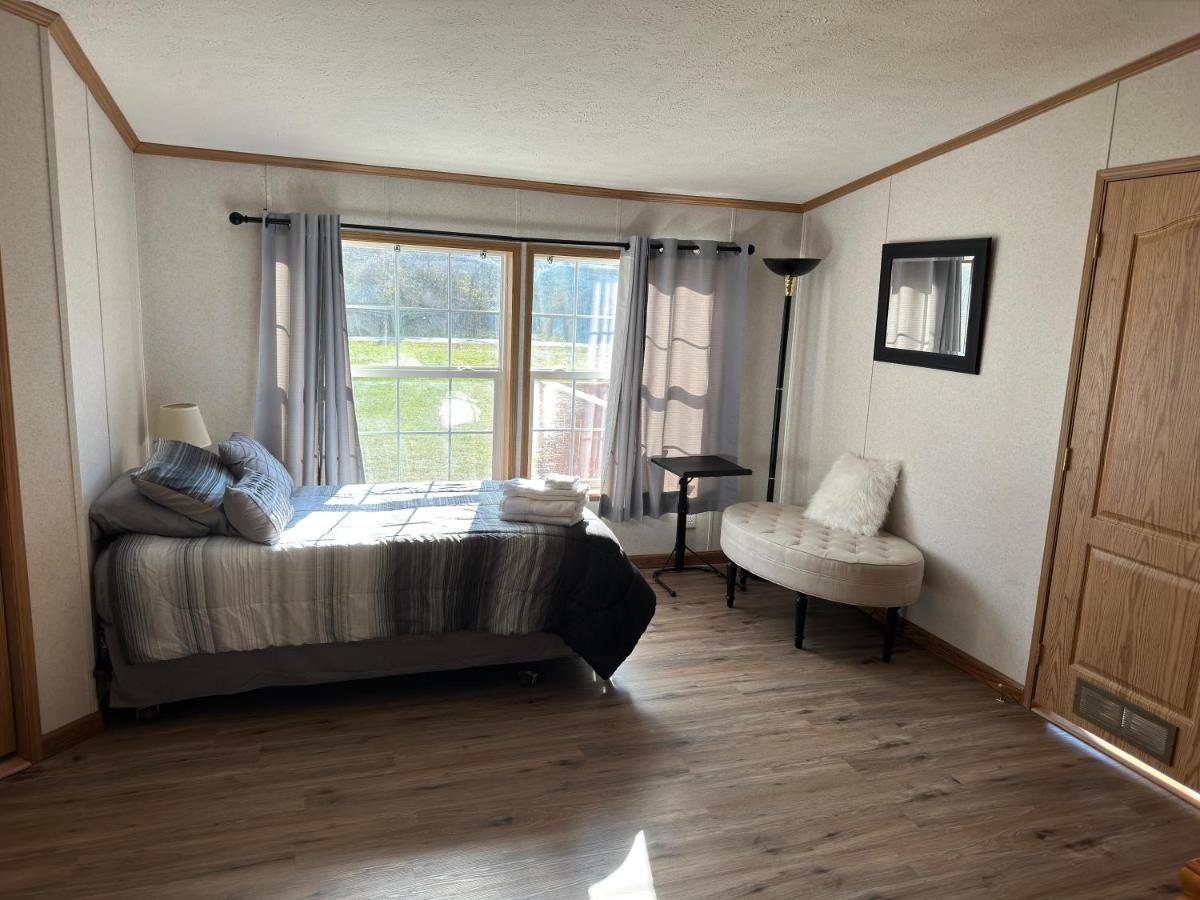 Spacious Cozy Getaway ! King Bed, Game Room, Out Door Patio Cairo Bagian luar foto