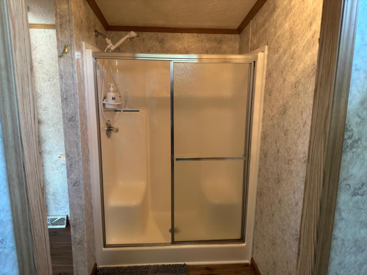 Spacious Cozy Getaway ! King Bed, Game Room, Out Door Patio Cairo Bagian luar foto